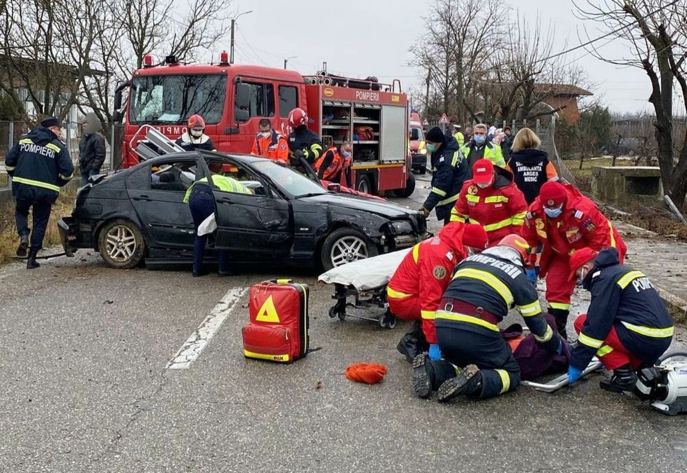 Accident în Argeş. O femeie transportată în stare gravă la spital