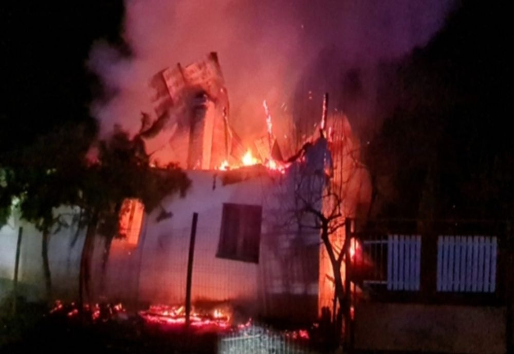 Un incendiu a izbucnit luni seara în Argeș