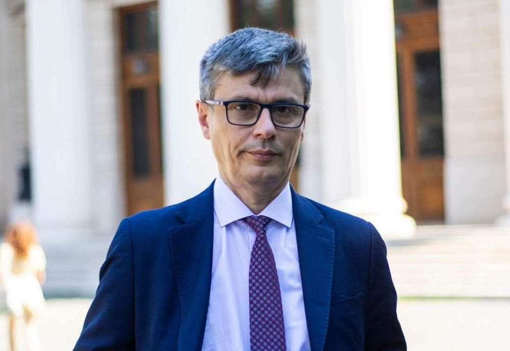 Virgil Popescu: Nu stați la cozi!