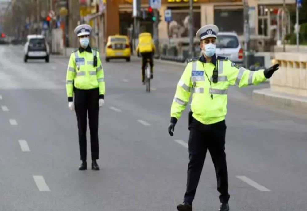 Un șofer a intrat cu autoturismul într-un magazin