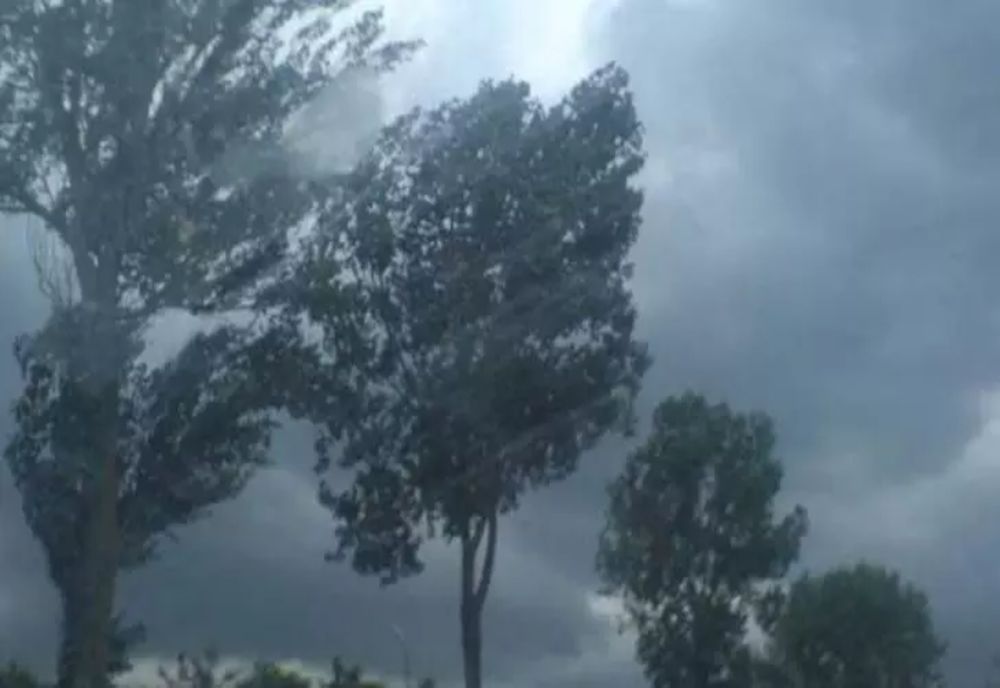 Vânt puternic in mai multe zone la această oră. Sfaturi transmise de Inspectoratul General pentru Situaţii de Urgenţă