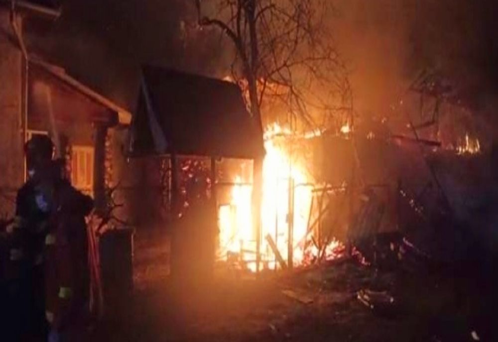 Incediu noaptea trecută la o fabrică de peleți