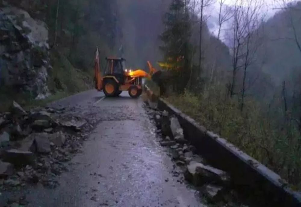 Traficul pe Transalpina a fost reluat! - FOTO