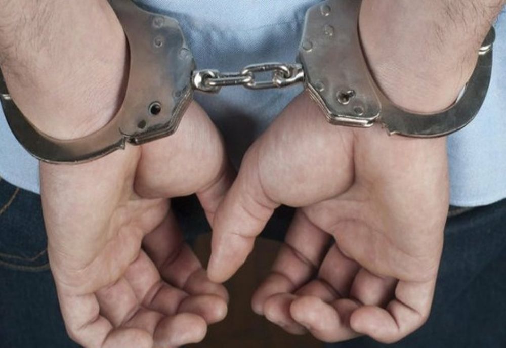 Elev de 17 ani, arestat după ce și-a snopit în bătaie fosta iubită! Incidentul cumplit s-a petrecut chiar pe holurile școlii