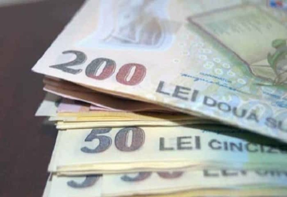 O nouă BURSĂ pentru elevi. Care sunt condițiile şi câţi bani se primesc - anunțul ministrului Educației