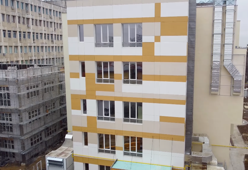 Mȋnzȋnă: “Suntem tot mai aproape cu finalizarea noului corp P+4 al Spitalului Judeţean de Urgenţă Piteşti, realizat exclusiv din fonduri de la CJ!”