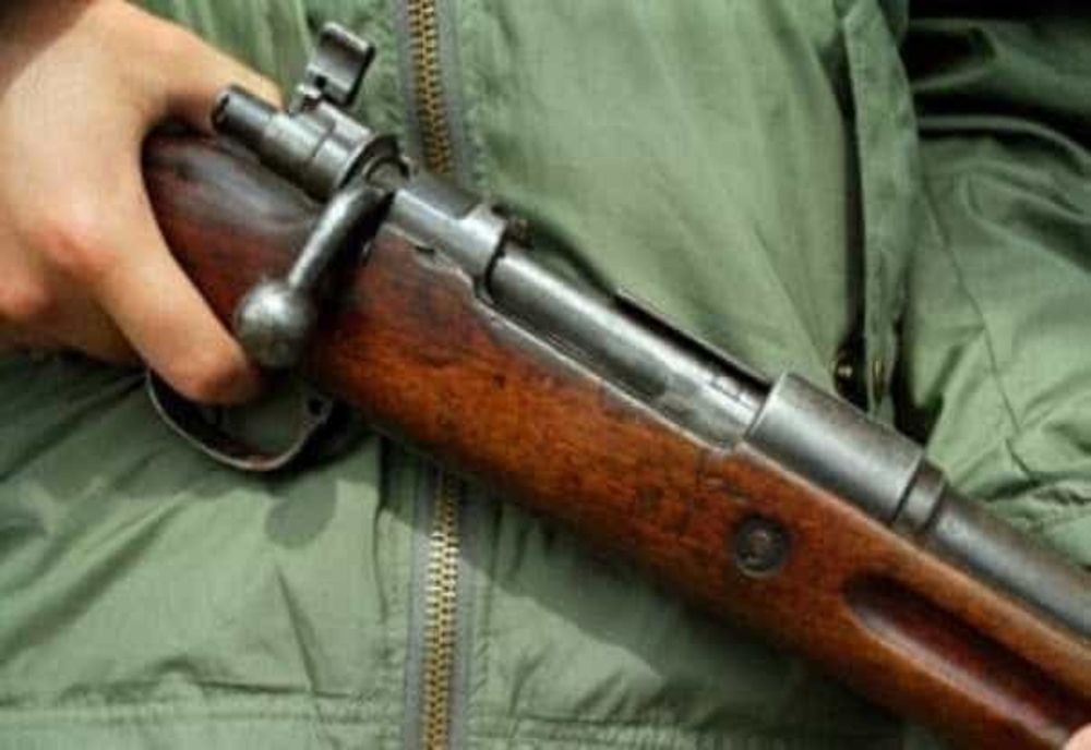 În Argeş sunt 1.983 de deţinători legali de arme de vânătoare
