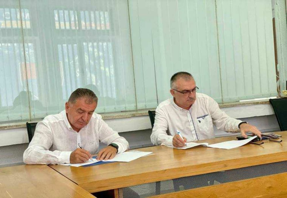 DOTAREA ȘCOLILOR DIN PITEȘTI ȘI UDA CU ECHIPAMENTE SPORTIVE