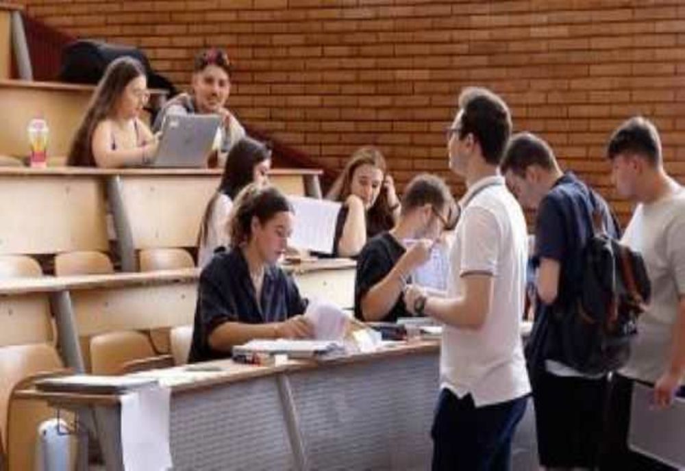 CONTESTAȚII REZOLVATE CU POLIȚIA LA EXAMENUL DE ADMITERE PENTRU FACULTATEA DE ARHITECTURĂ DIN BUCUREȘTI