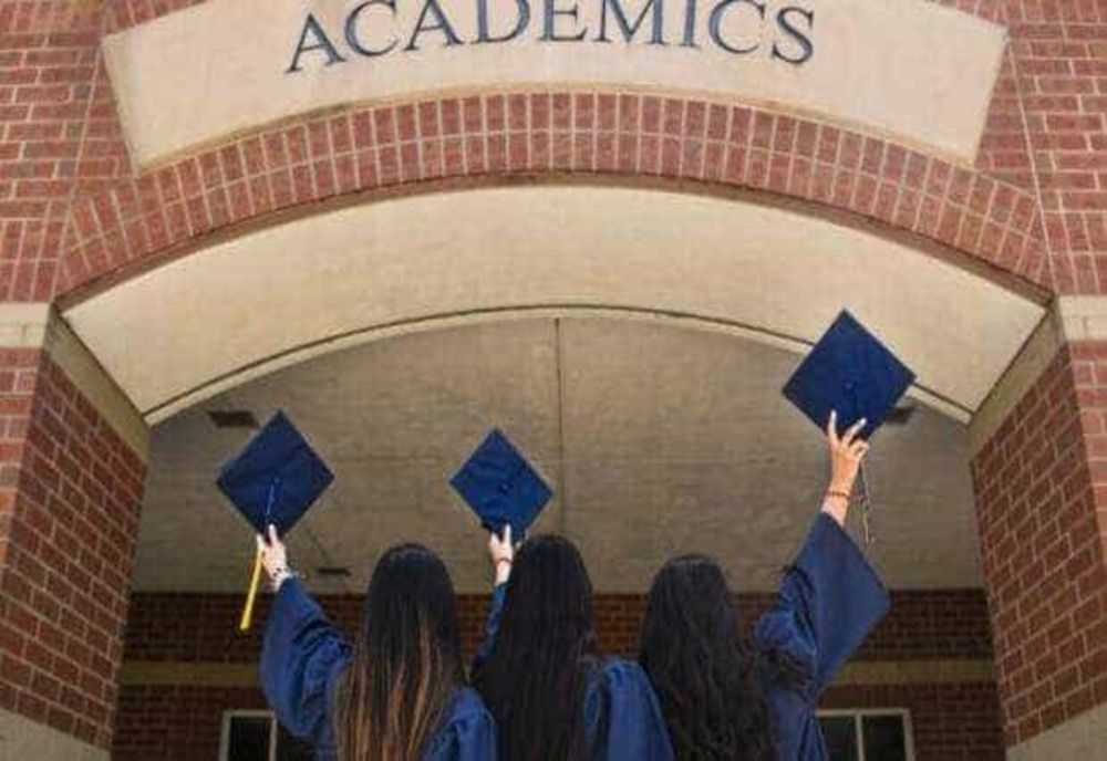 STUDENTII DE LA "FĂRĂ TAXĂ" CARE SE TRANSFERĂ LA O ALTĂ FACULTATE, OBLIGAȚI SĂ PLĂTEASCĂ CONTRAVALOAREA SERVICIILOR DE ȘCOLARIZARE