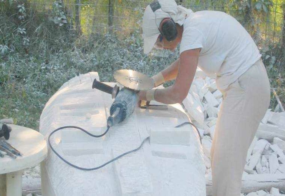 SIMPOZIONUL INTERNȚIONAL DE SCULPTURĂ „GHEORGHE ILIESCU-CĂLINEȘTI”