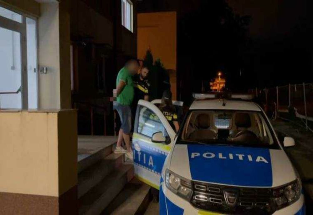 Doi argeșeni au pătruns într-o casă din Pitești și au furat 40.000 de euro. Cum i-au prins polițiștii
