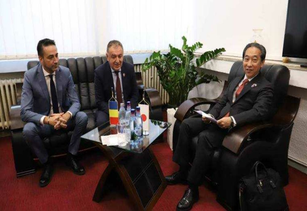 VIZITĂ DE CURTOAZIE A AMBASADORULUI JAPONIEI LA PRIMĂRIA PITEȘTI