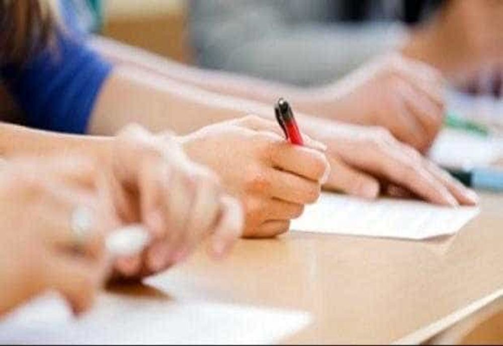 BANI DE LA STAT PENTRU PESTE 150 DE ELEVI CU MEDIA 10 LA BAC ȘI LA EVALUAREA NAȚIONALĂ