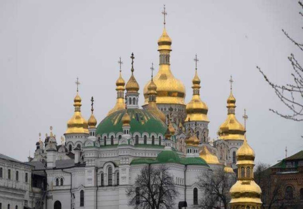UCRAINA INTERZICE BISERICA ORTODOXĂ RUSĂ CU LEGĂTURI LA MOSCOVA