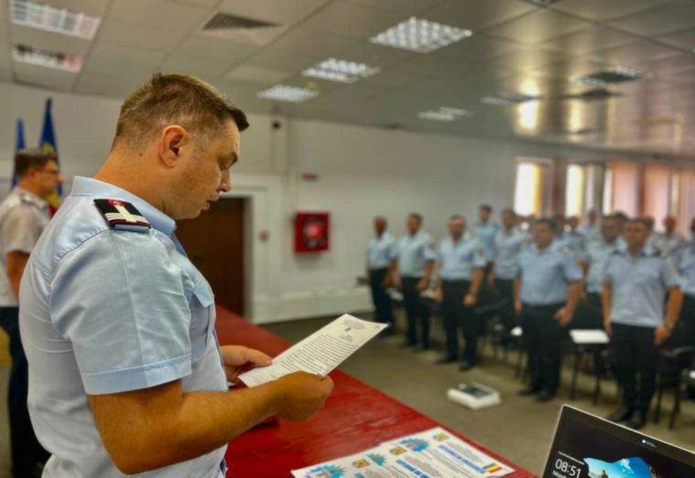 EMOȚII ȘI APRECIERE: PATRU POMPIERI ARGEȘENI ÎȘI ÎNCHEIE CARIERA