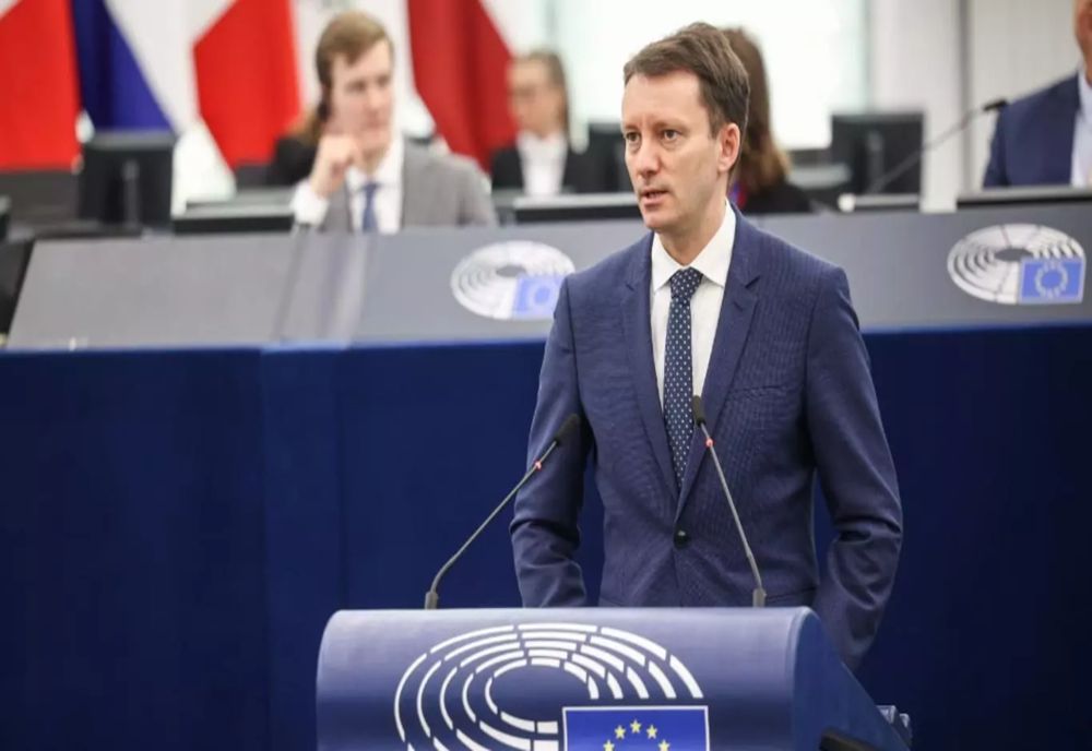 SEMNAL DE ALARMĂ TRAS DE SIEGFRIED MUREȘAN: CIOLACU RISCĂ CEA MAI MARE SUSPENDARE A PLĂȚILOR PNRR DIN TOATĂ UNIUNEA EUROPEANĂ