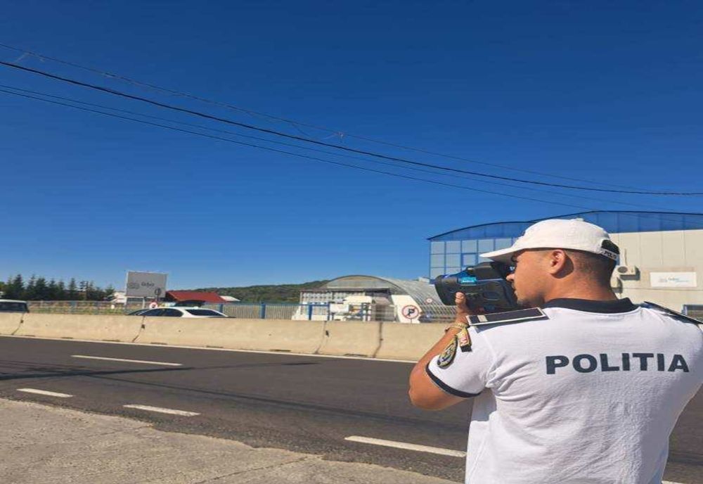 CONDUCEA IN ALBESTII DE MUSCEL UN AUTOTURISM FARA DREPT SI CU ALTE NUMERE DE INMATRICULARE