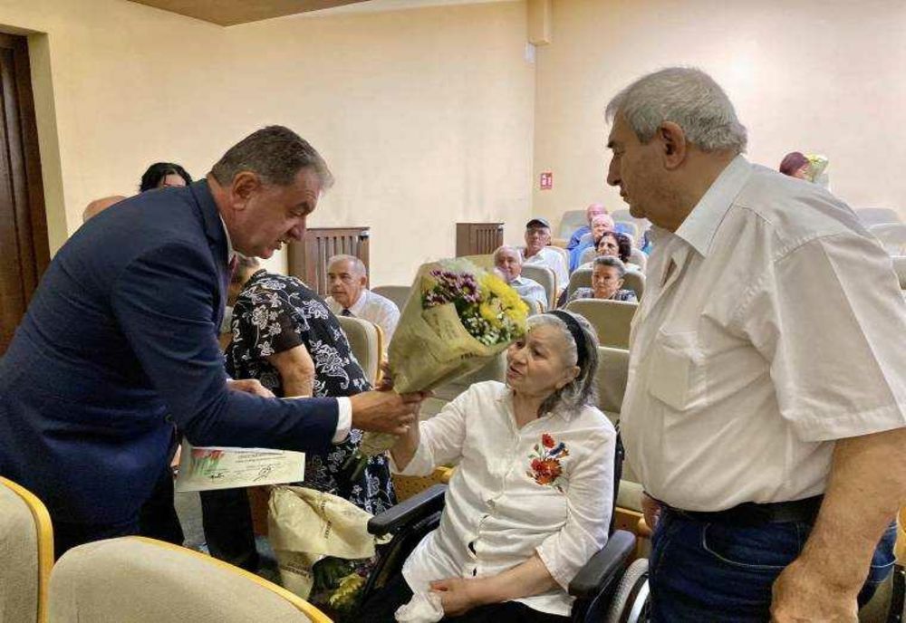 PREMIERE PENTRU CUPLURI SENIORI LA FILARMONICA PITEȘTI