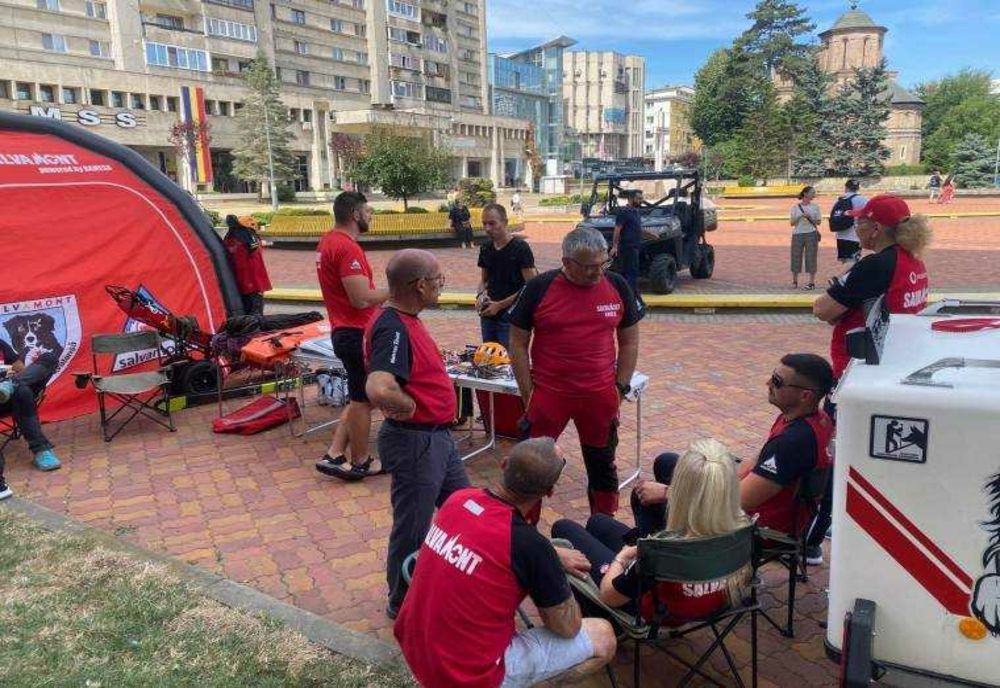 PREZENTAREA ECHIPEI SALVAMONT ARGES CU OCAZIA ZILEI NATIONALE SALVAMONT