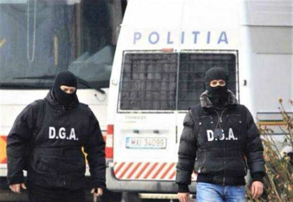 Înaltă funcționară trimisă în judecată pentru trafic de influență