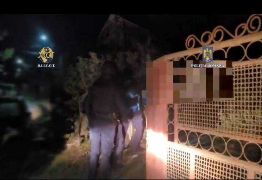 DOCUMENTAREA ACTIVITĂȚII INFRACȚIONALE A TREI PERSOANE PENTRU PROXENETISM