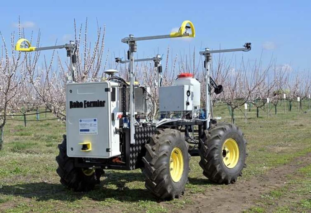 ROBO-FERMIERUL: Revoluția Agricolă din România