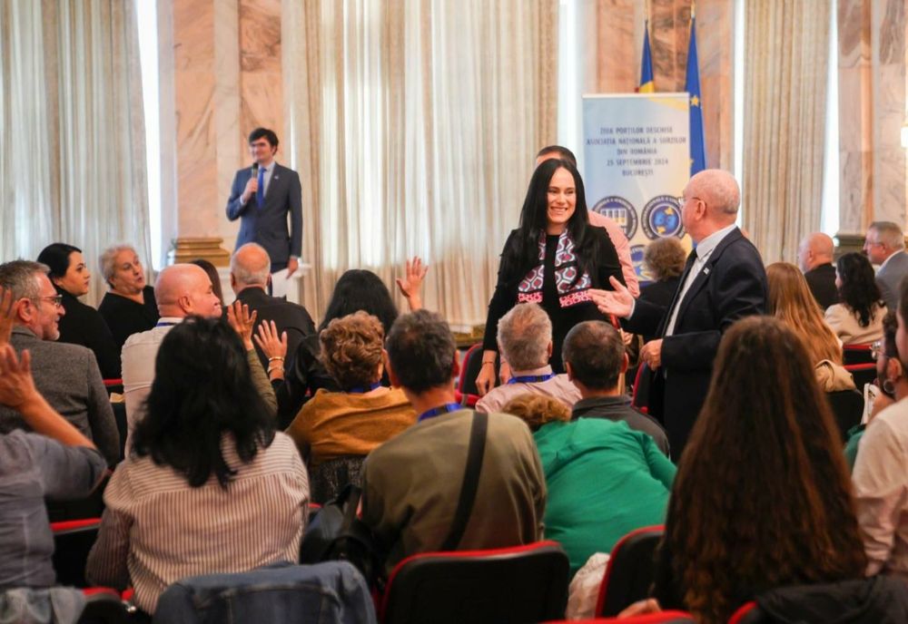 MINISTRUL SIMONA BUCURA-OPRESCU, ALĂTURI DE MEMBRII ASOCIAȚIEI NAȚIONALE A SURZILOR LA ÎMPLINIREA A 105 ANI DE ACTIVITATE