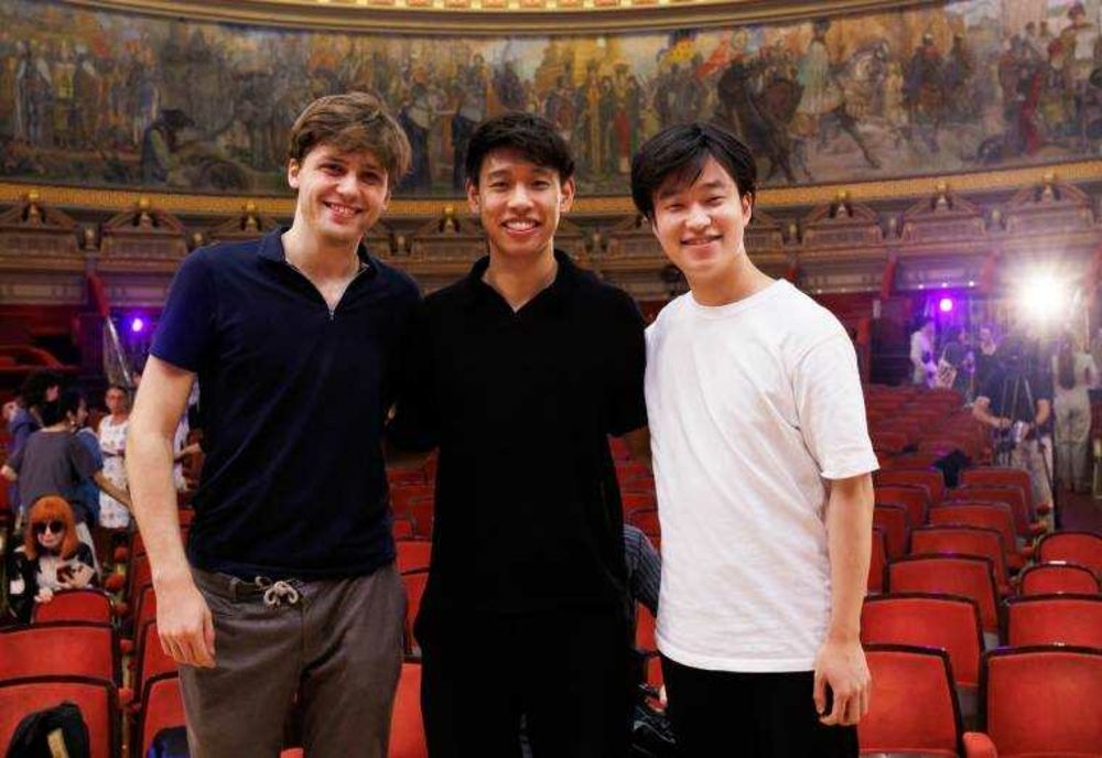 CEI 3 TINERI VIOLONCELIȘTI CE VOR INTRA ÎN FINALA CONCURSULUI INTERNAȚIONAL GEORGE ENESCU