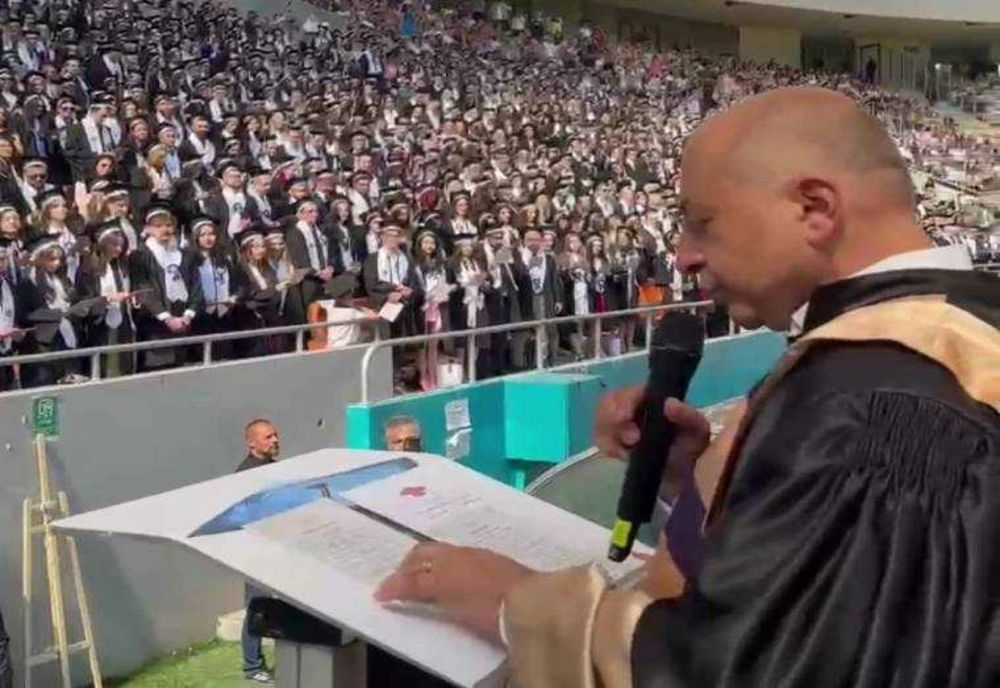 1.400 DE ABSOLVENȚI DE LA UMF „CAROL DAVILA” AU JURAT SĂ RESPECTE JURĂMÂNTUL LUI HIPPOCRATE