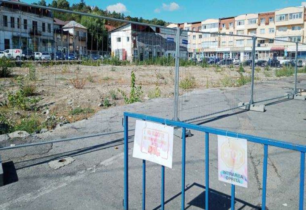 SCANDAL ÎN CÂMPULUNG: HALA DEMOLATĂ ȘI PROMISIUNI NEÎNCHEIATE