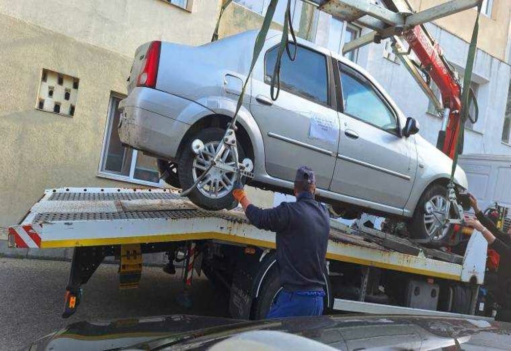 ACȚIUNE ÎN PITEȘTI: IDENTIFICAREA ȘI RIDICAREA MAȘINILOR ABANDONATE PE DOMENIUL PUBLIC