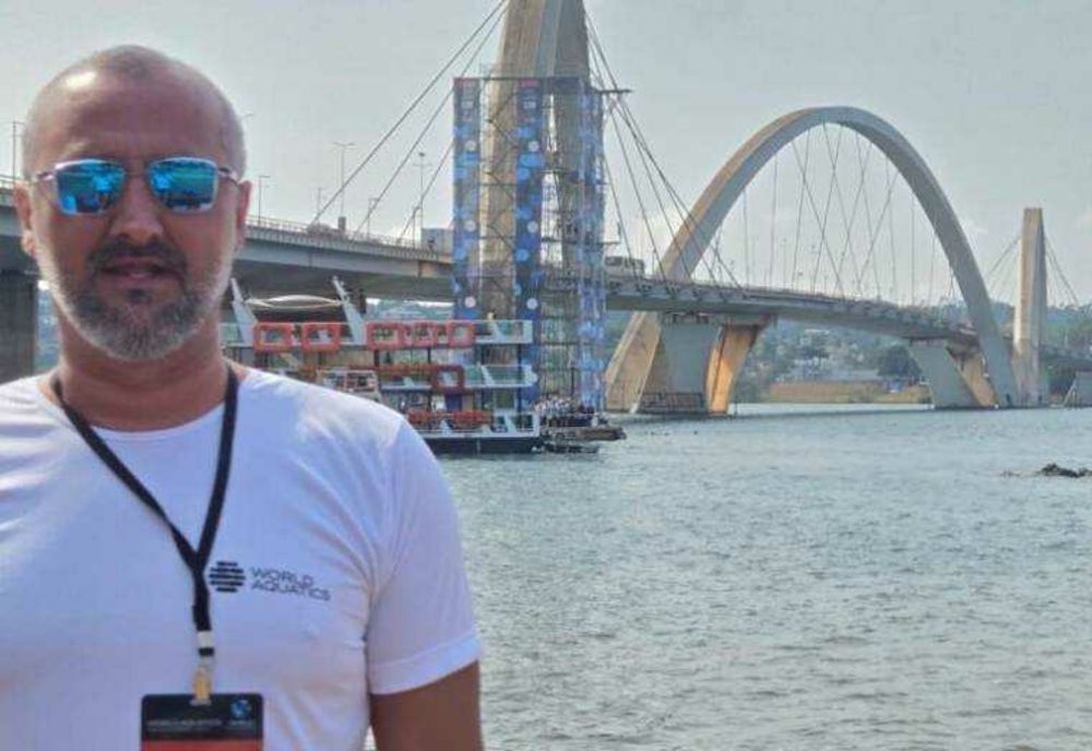 Adrian Gavriliu devine primul arbitru internaţional de high diving din România