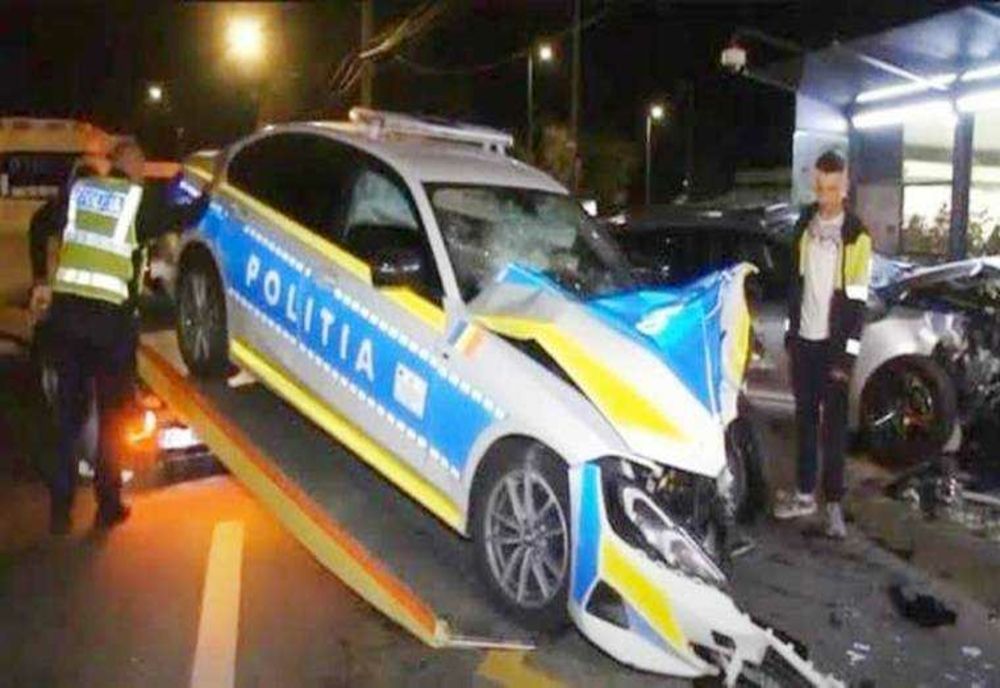 DOUĂ POLIȚISTE LOVITE ÎN ACCIDENT ȘI CONSIDERATE „AVARIAȚI”