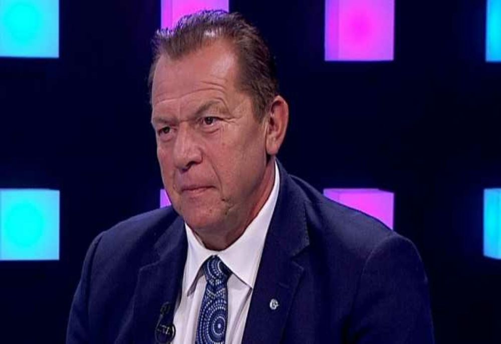 HELMUT DUCKADAM, MARTOR AL SAU PROPRIULUI DRUM MEDICAL