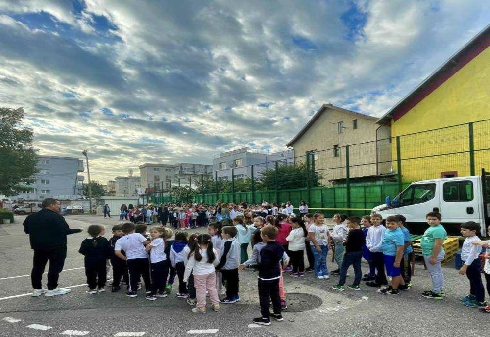 EXERCIȚIU DE EVACUARE ÎN ȘCOLI DIN PITEȘTI