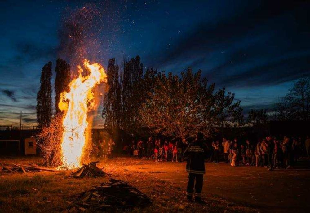 TRADIȚIA FOCULUI LUI SUMEDRU DIN MIOVENI