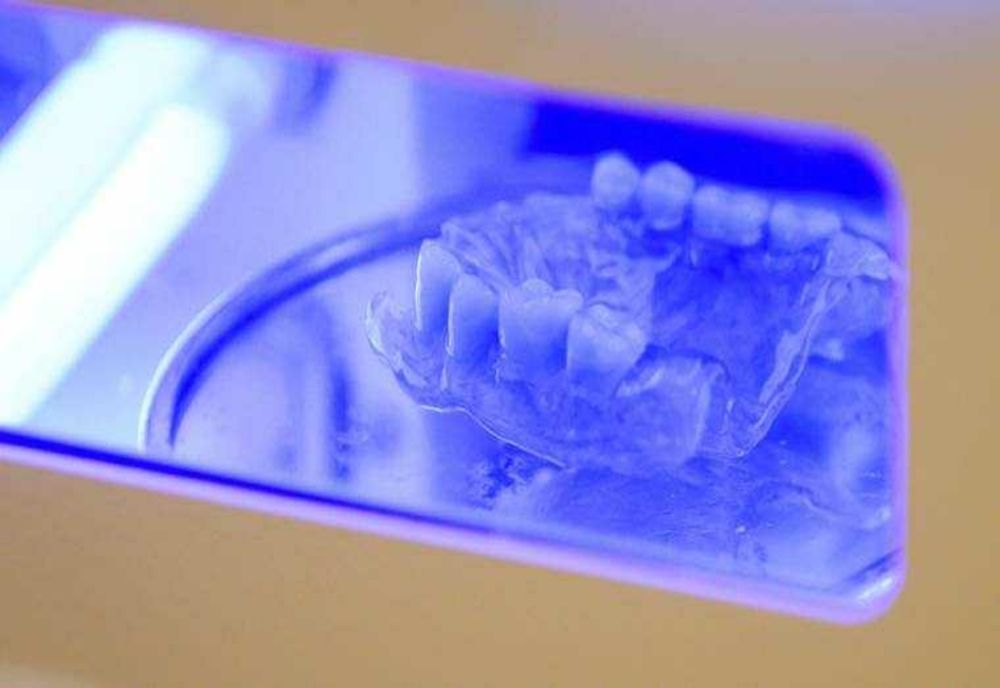 PROTEZELE CU CAPSE PE IMPLANTURI: CONFORT ȘI STABILITATE ÎN ÎNLOCUIREA DINȚILOR