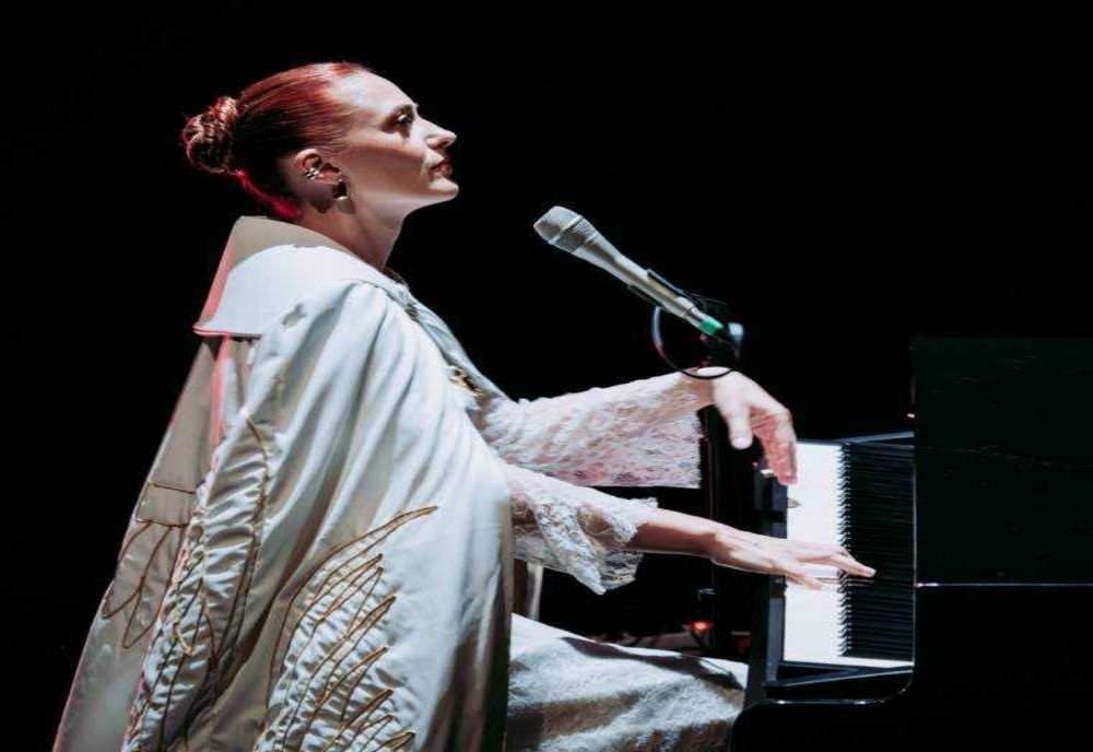 FILARMONICA PITEȘTI GAZDUIEȘTE CONCERTUL CINEMATIC-POP AL LUI LEYAH