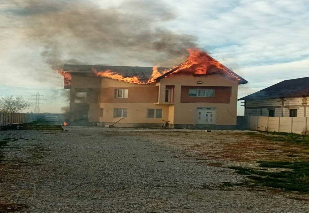 INCENDIU ÎN SATUL PĂTULENI DIN COMUNA RĂTEȘTI, ARGEȘ