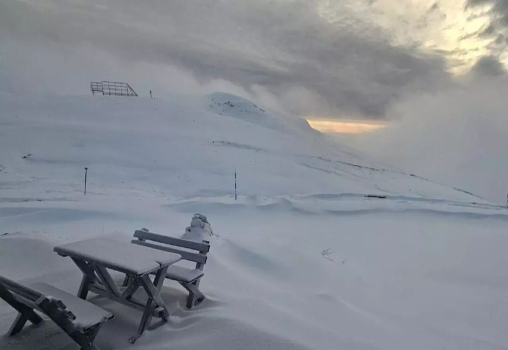 IARNA CRUNTĂ ÎN MUNȚII BUCEGI. SALVAMONT PRAHOVA LANSEAZĂ AVERTISMENTE PENTRU TURIȘTI