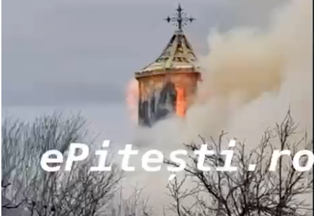 INCENDIU LA ACOPERIȘUL UNEI BISERICI DIN ALBOTA, JUDEȚUL ARGEȘ, ÎN ZIUA DE CRĂCIUN