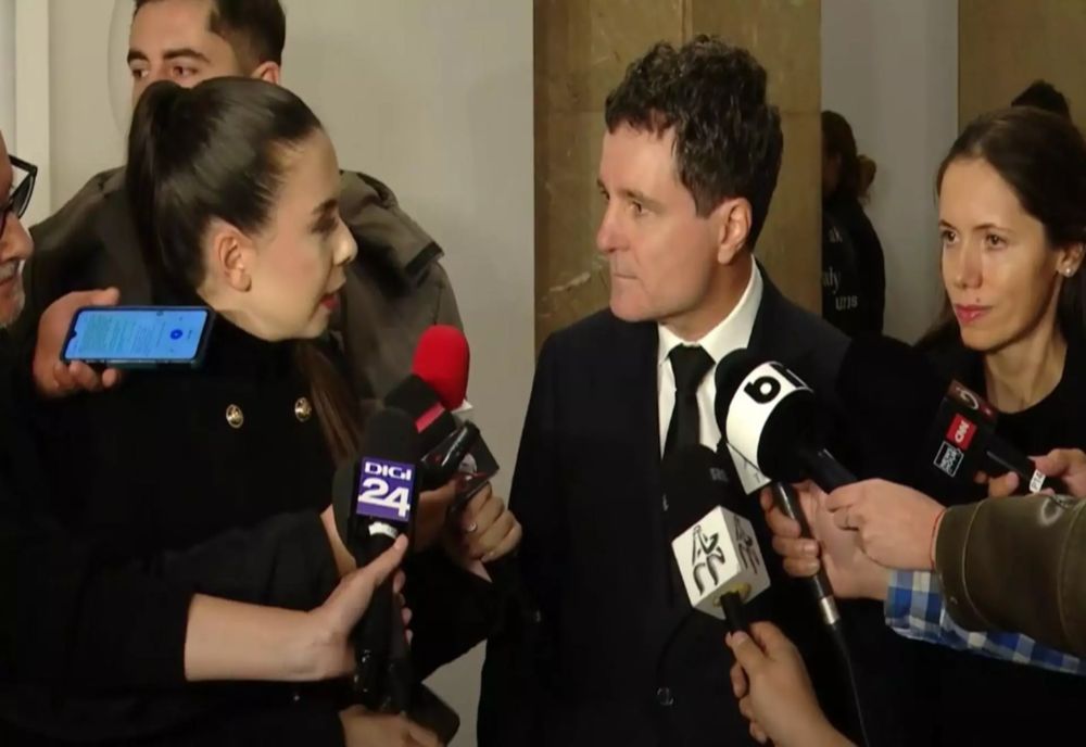 NICUȘOR DAN FUGE DE ÎNTREBĂRILE JURNALIȘTILOR REALITATEA PLUS. REFUZĂ SĂ RĂSPUNDĂ DE CE SE IMPLICĂ DIRECT ÎN DOSARELE DIN JUSTIȚIE - VIDEO 
