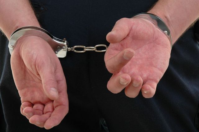 Un bărbat de 32 de ani din Pitești a fost arestat preventiv pentru 30 de zile, fiind suspectat că l-a bătut pe un bărbat care îl reclamase anterior pentru o altă agresiune.