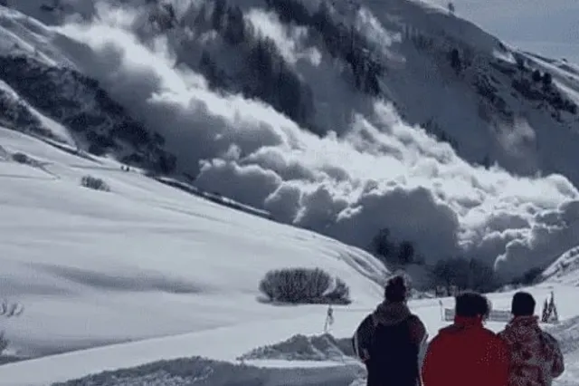 Risc însemnat de avalanșe în Munții Bucegi și Făgăraș