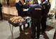 Video! Produse de panificaţie şi patiserie, confiscate la poarta Uzinei Dacia. Amenzi de 5.000 lei