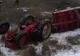 A murit strivit după ce s-a răsturnat tractorul peste el
