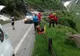 O familie cu doi copii, blocată pe munte din cauza terenului alunecos