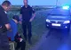 Video! Bătrân căzut în șanț, salvat de jandarmi. Se afla în stare de hipotermie