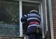 Bătrână găsită de pompieri în casă fără suflare. S-a pătruns în interior pe geamul de la balcon